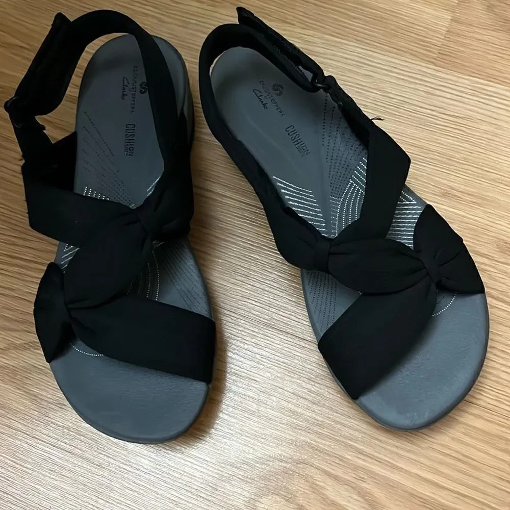 CLARKS CLOUDSTEPPERS WOMEN’S SIZE 6  ARLA MAE BOW SANDALS
